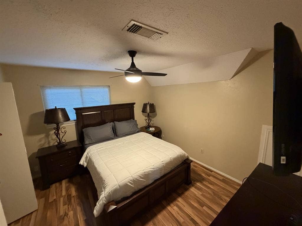 Beautiful large home private room 