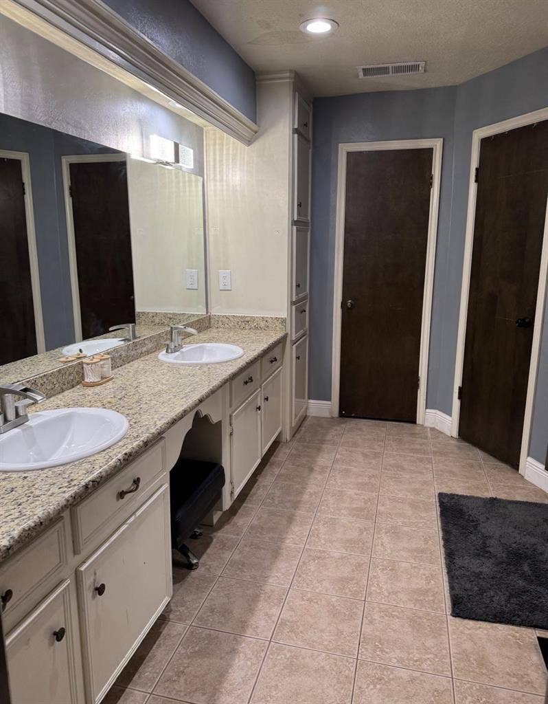 XL Private Master Suite Furnished