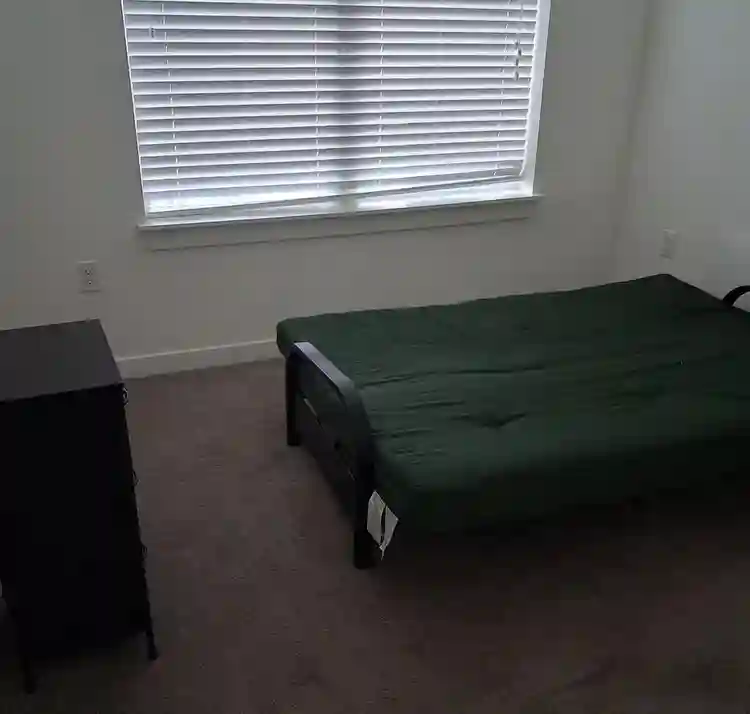 Looking For A Down To Earth Roomate