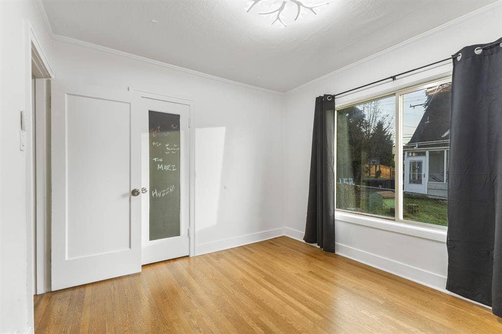 $899 Room - All Utilities Included