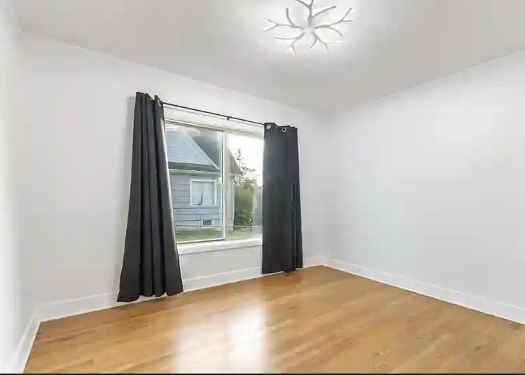 $899 Room - All Utilities Included