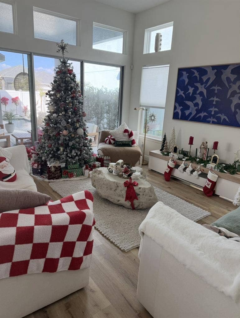 Unfurnished rooms luxury home