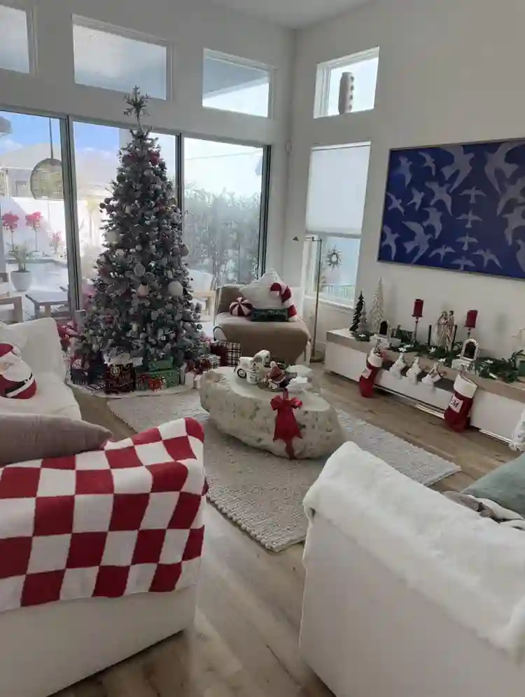 Unfurnished rooms luxury home