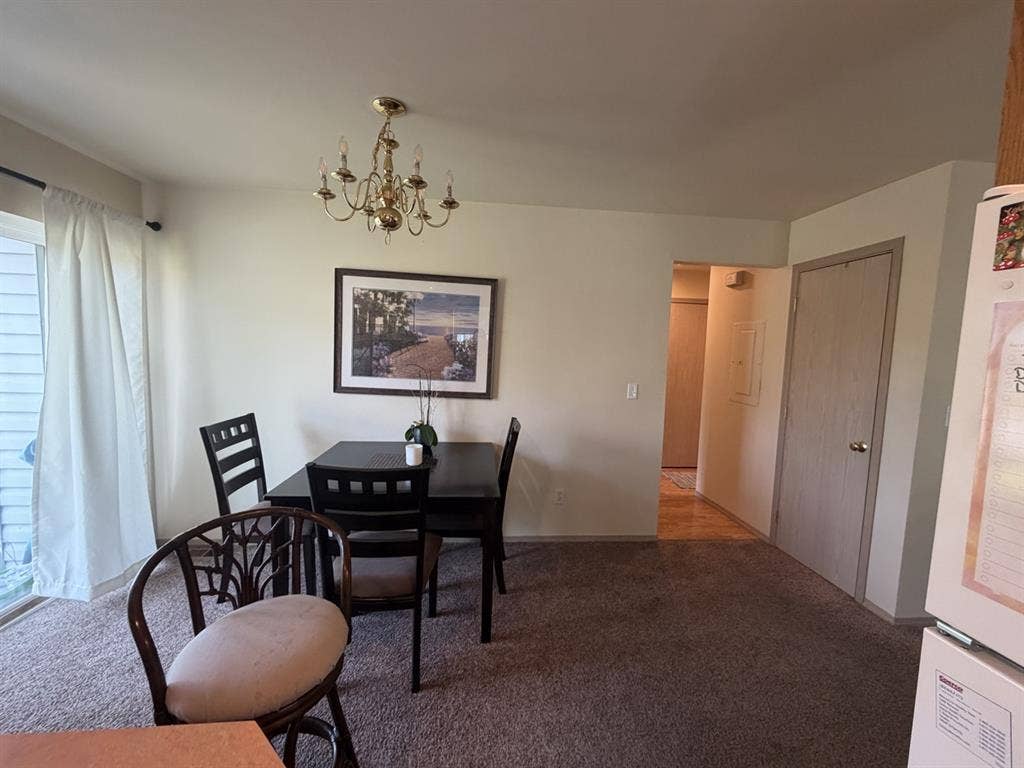 1 room 1/2 bath