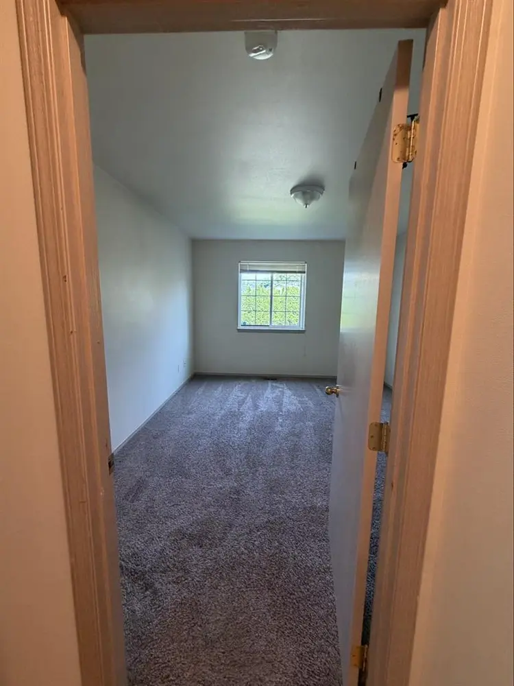 1 room 1/2 bath