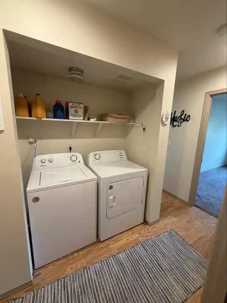 1 room 1/2 bath