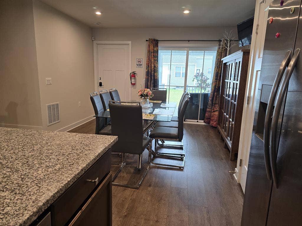 3 more persons rent