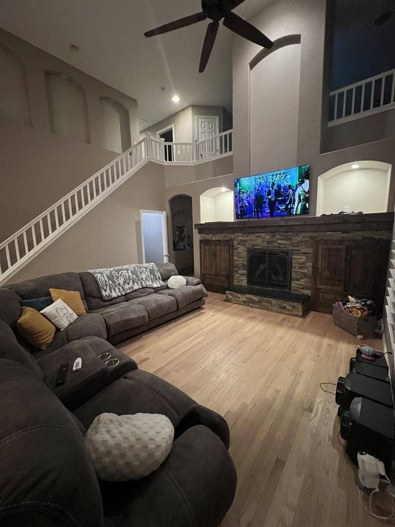 Furnished room in huge house