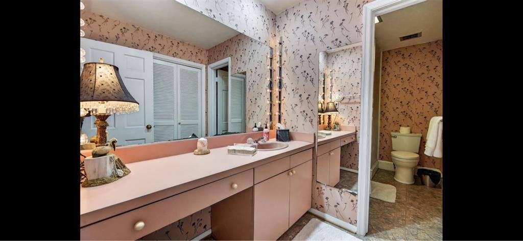 Females only! 2 Masters, full bath