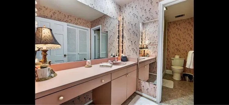 Females only! 2 Masters, full bath