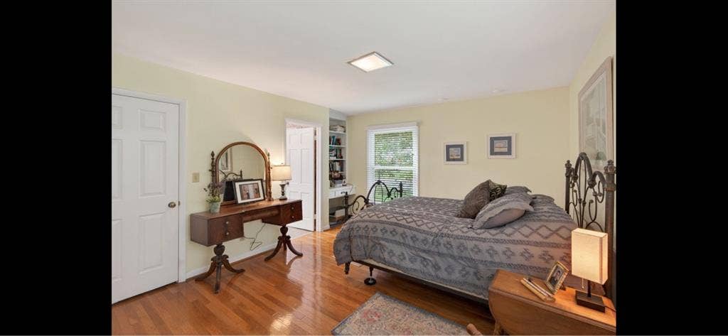 Females only! 2 Masters, full bath