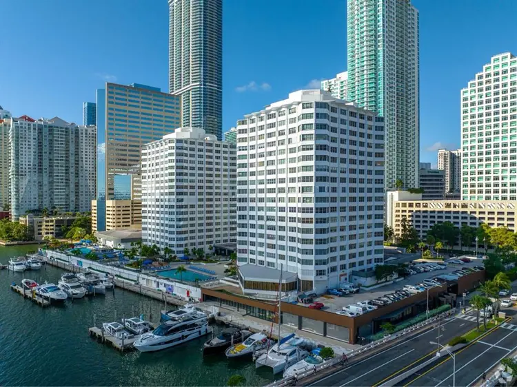 Private room for rent-BRICKELL