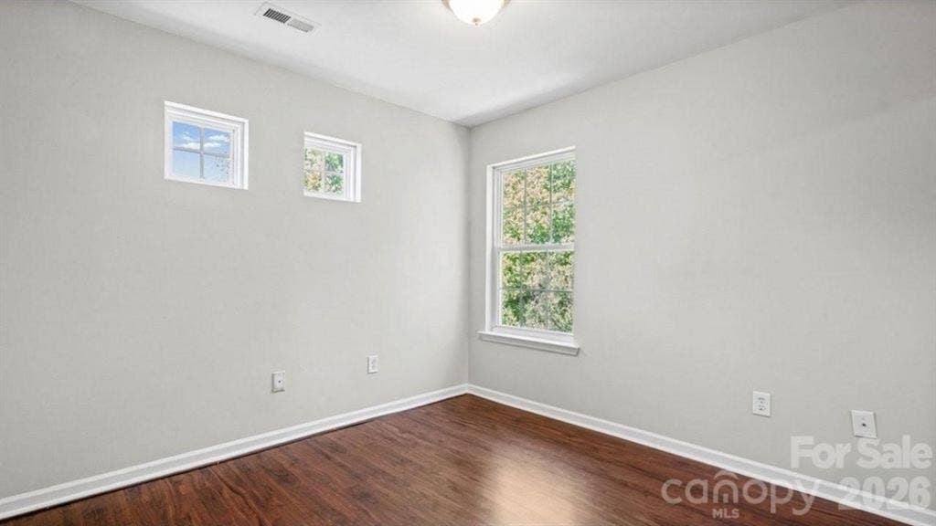Private Room Near UNCC + Pool, lock