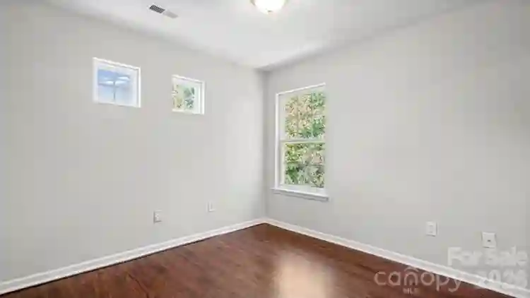 Private Room Near UNCC + Pool, lock