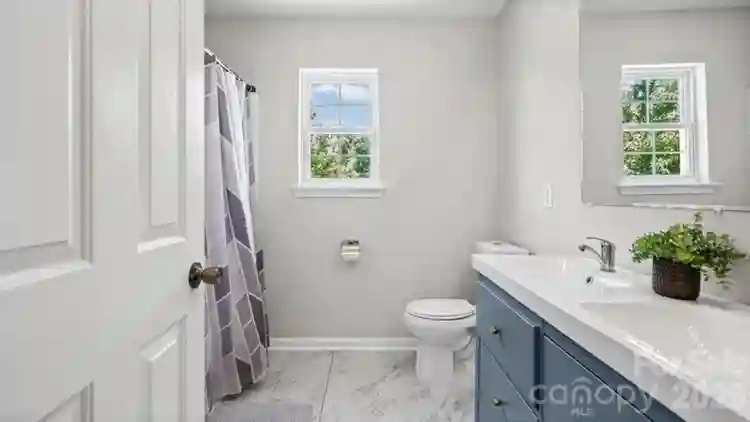 Private Room Near UNCC + Pool, lock