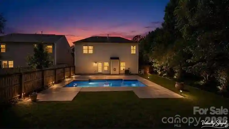 Master Suite Near UNCC + Pool