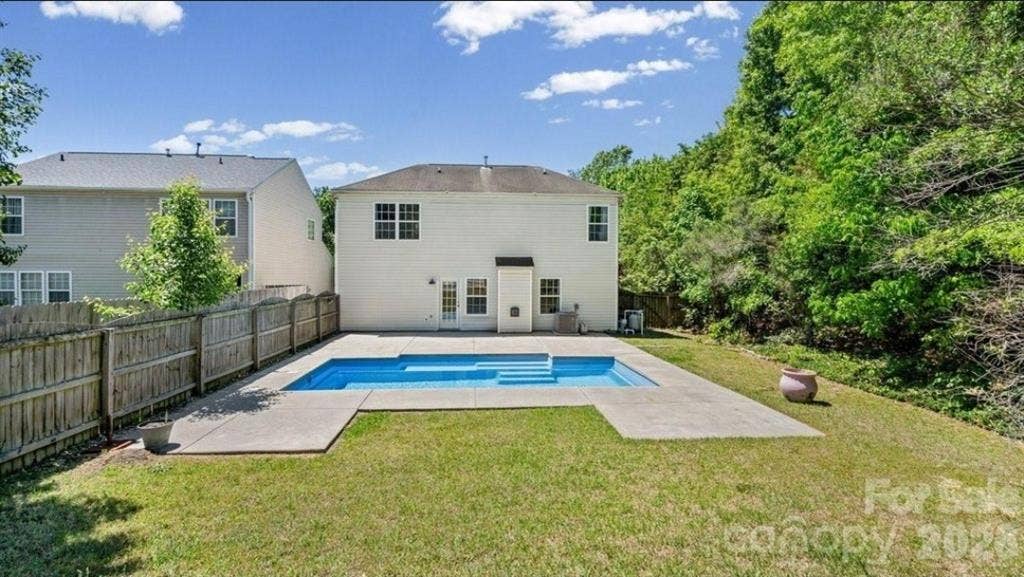 Master Suite Near UNCC + Pool