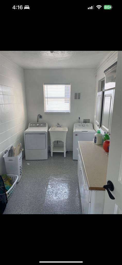 Masterbed with private bath oct 1