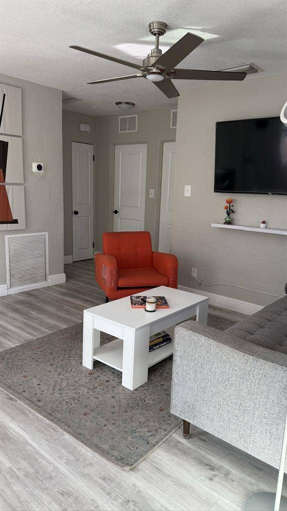 Masterbed with private bath oct 1