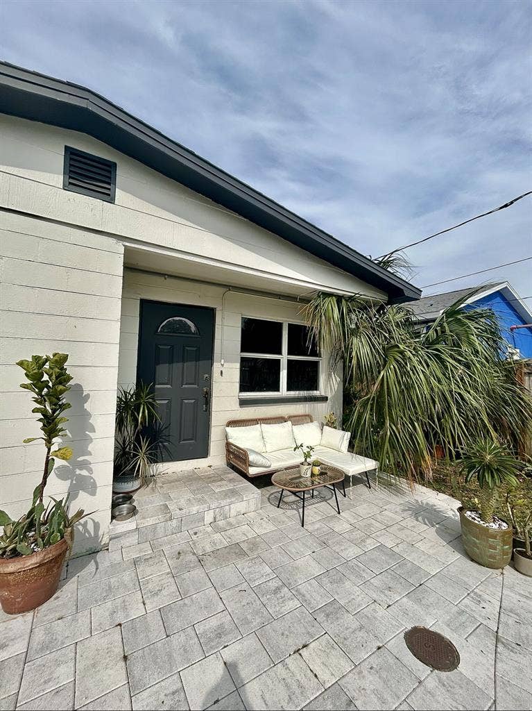 Masterbed with private bath oct 1