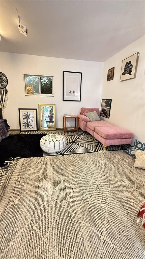 One bedroom with backyard in Venice
