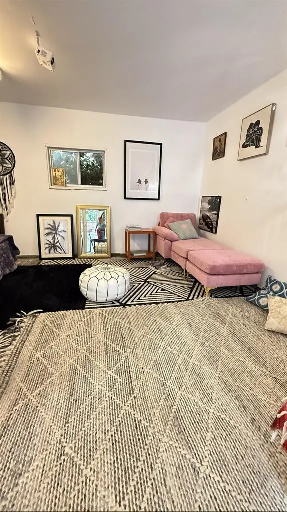 One bedroom with backyard in Venice