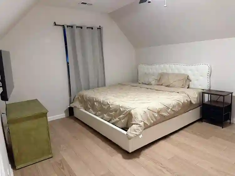 Rooms Near Lake Norman + Pool