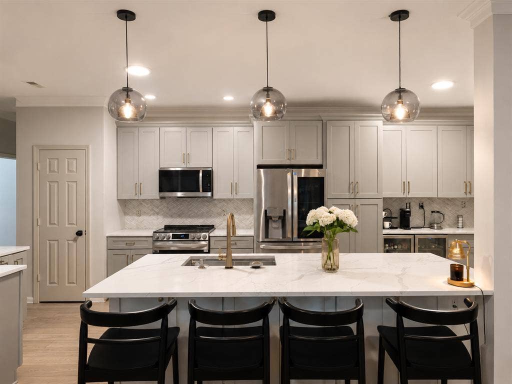 Rooms Near Lake Norman + Pool