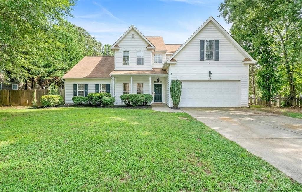 Rooms Near Lake Norman + Pool