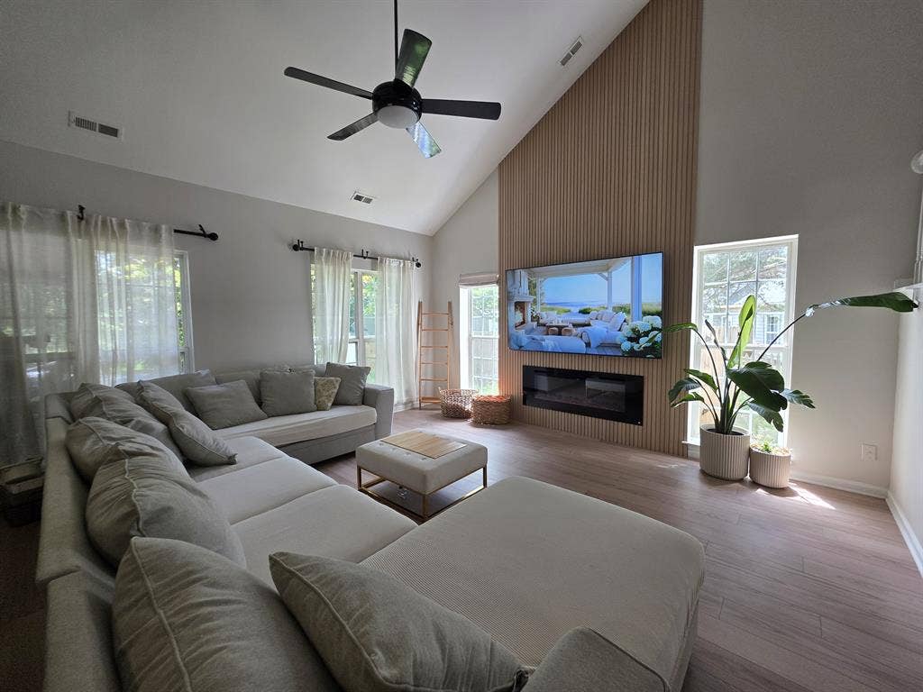 Rooms Near Lake Norman + Pool
