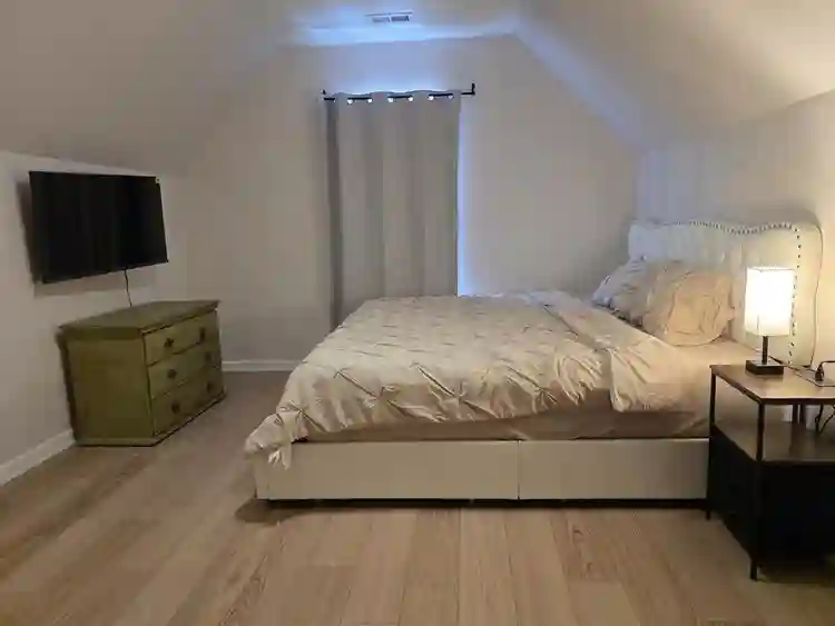 Rooms Near Lake Norman + Pool