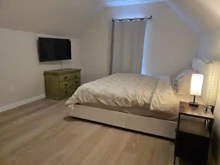 Rooms Near Lake Norman + Pool