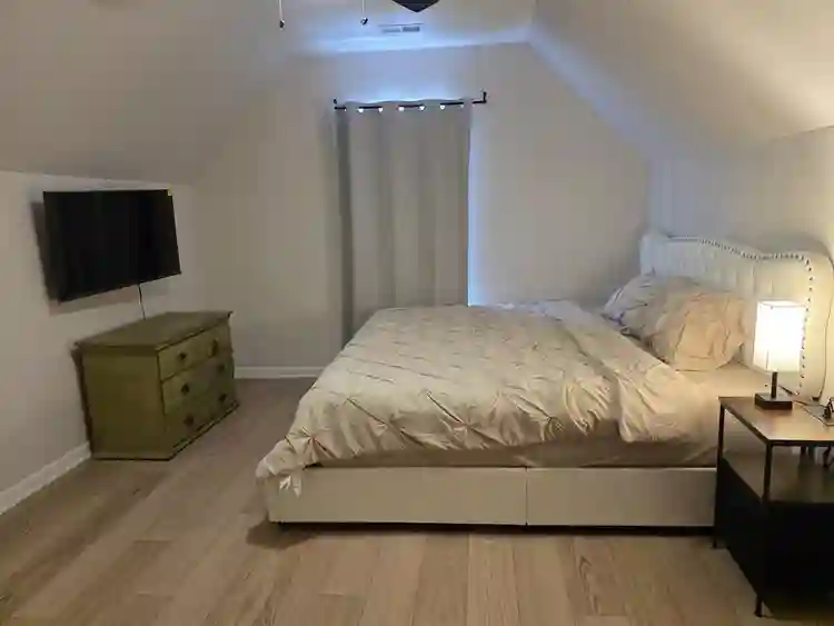 Rooms Near Lake Norman + Pool