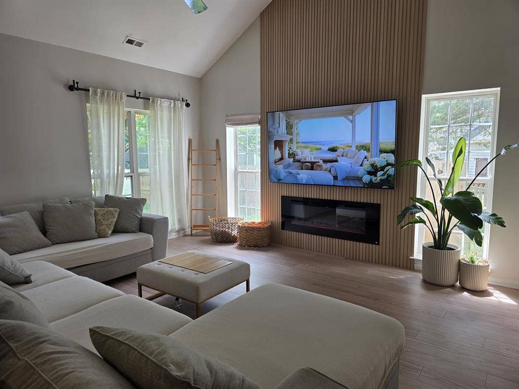 Rooms Near Lake Norman + Pool