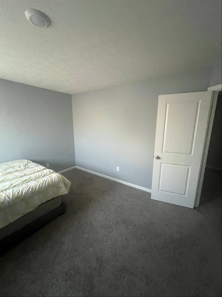 Single room available in Whiteland