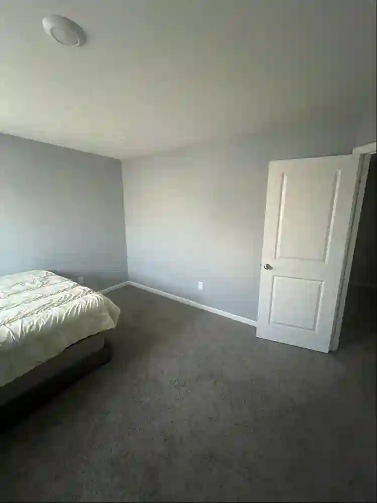 Single room available in Whiteland