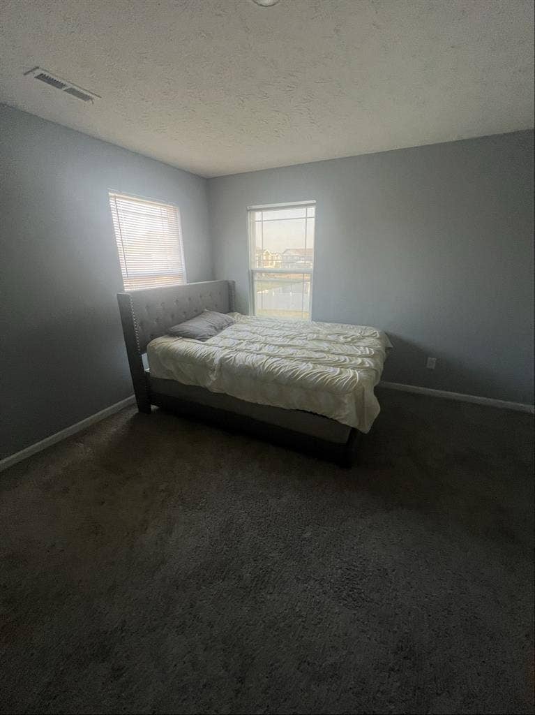 Single room available in Whiteland
