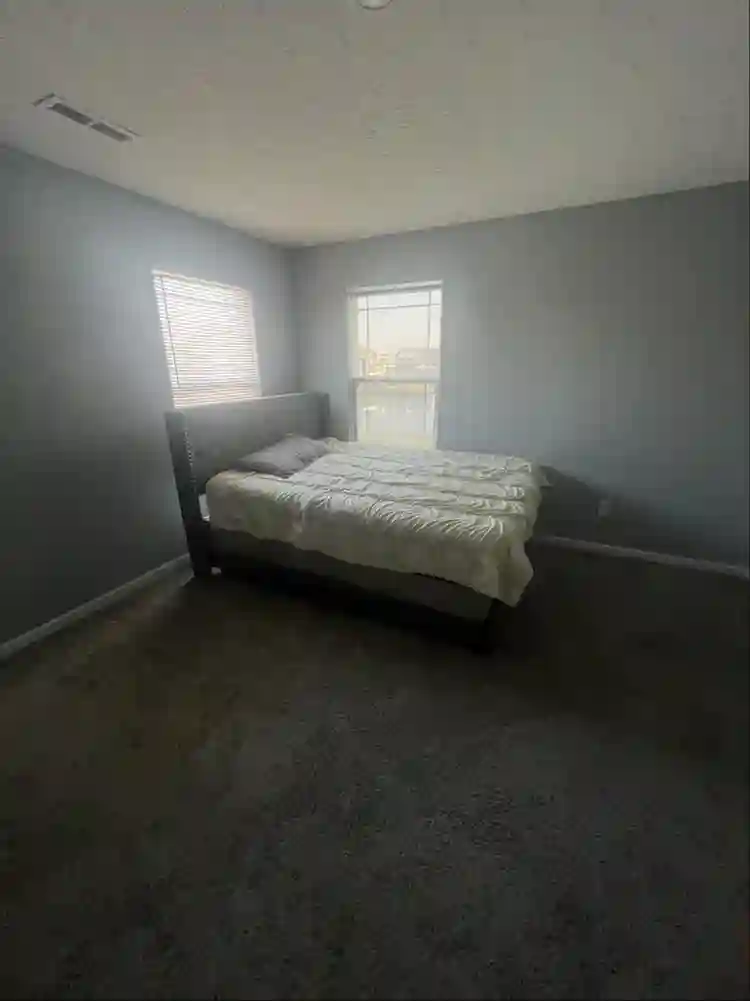 Single room available in Whiteland