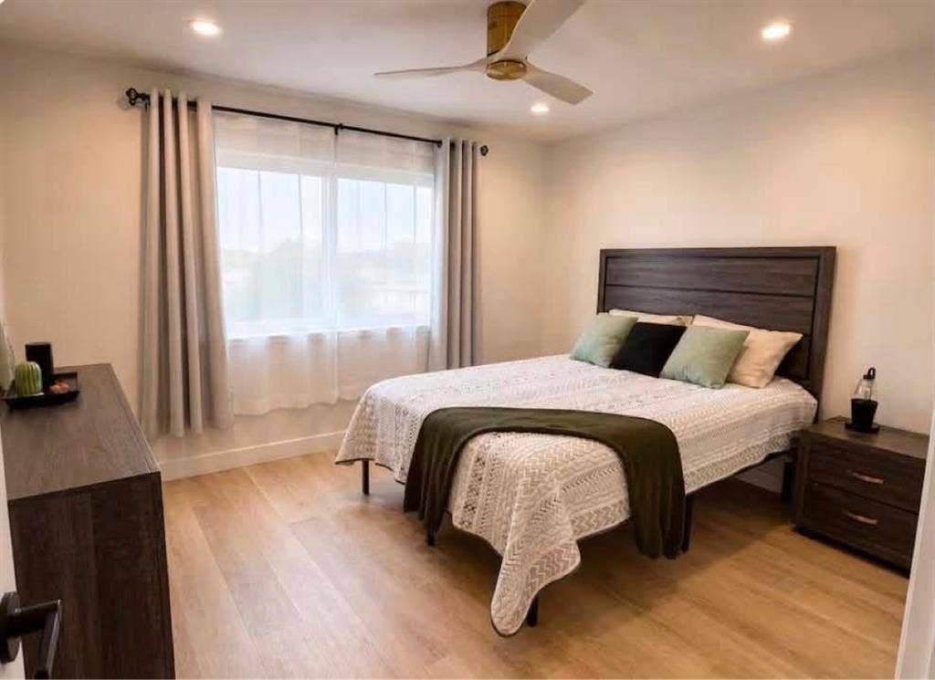 Furnished room with private bthroom