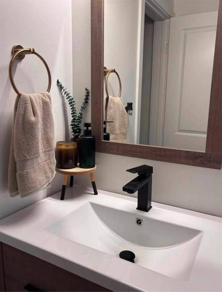 Furnished room with private bthroom