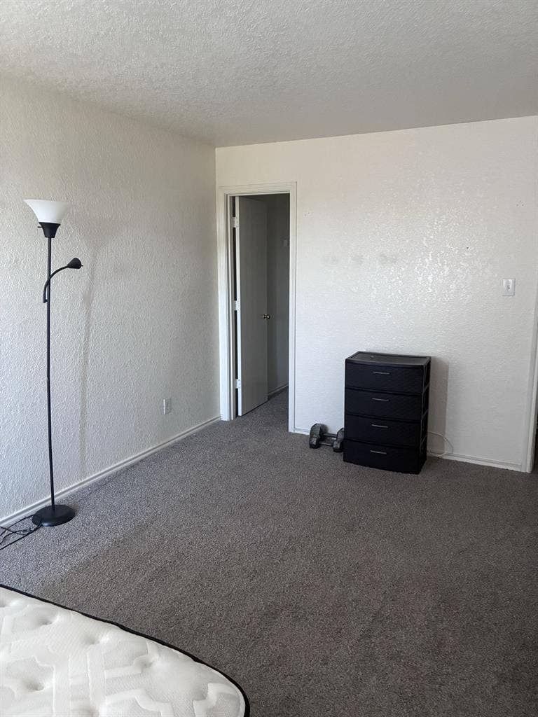 Large 18x12 room, $750 w/utilities