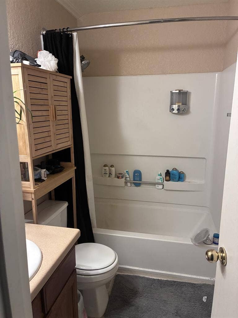 Large 18x12 room, $750 w/utilities
