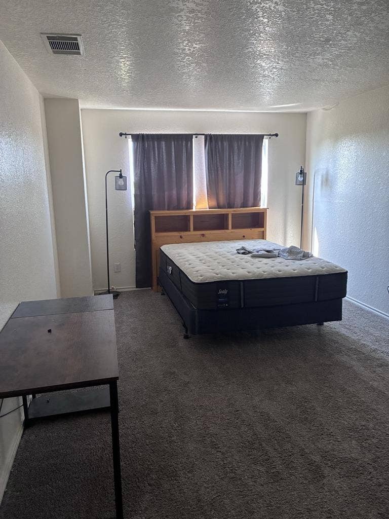 Large 18x12 room, $750 w/utilities