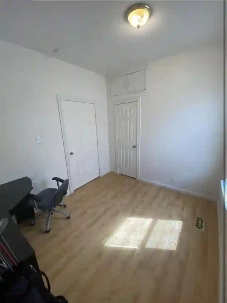 1 ROOM NEAR UWT 4BDRM UNIT