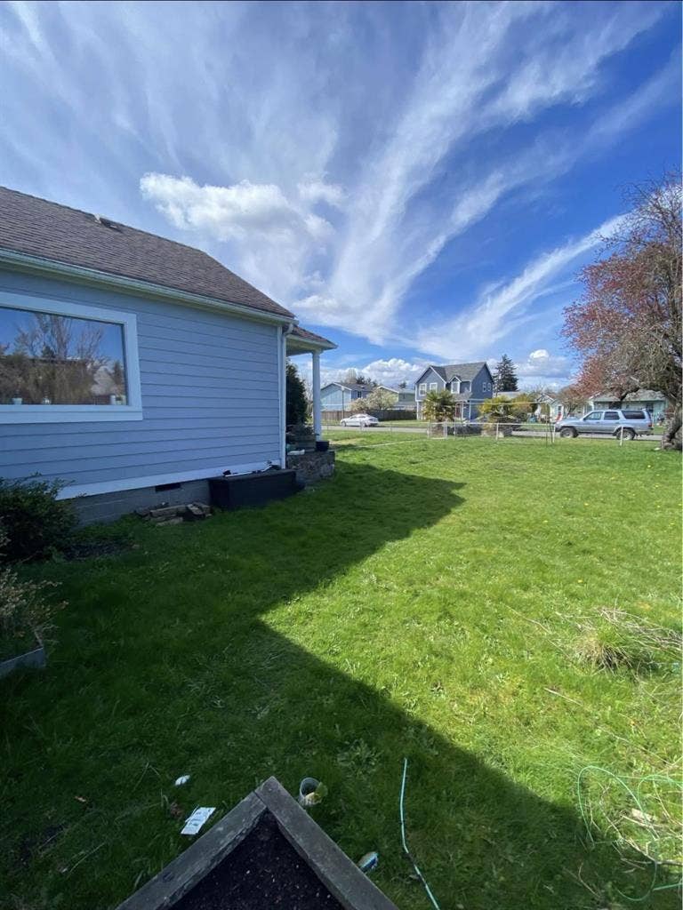 1 ROOM NEAR UWT 4BDRM UNIT