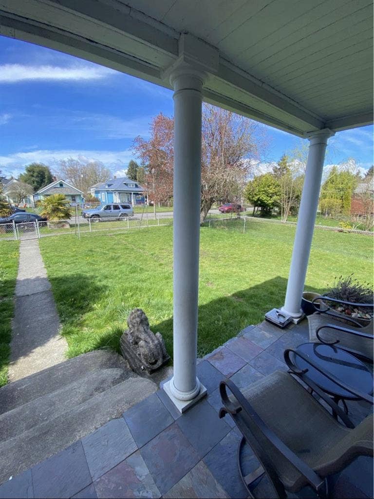 1 ROOM NEAR UWT 4BDRM UNIT