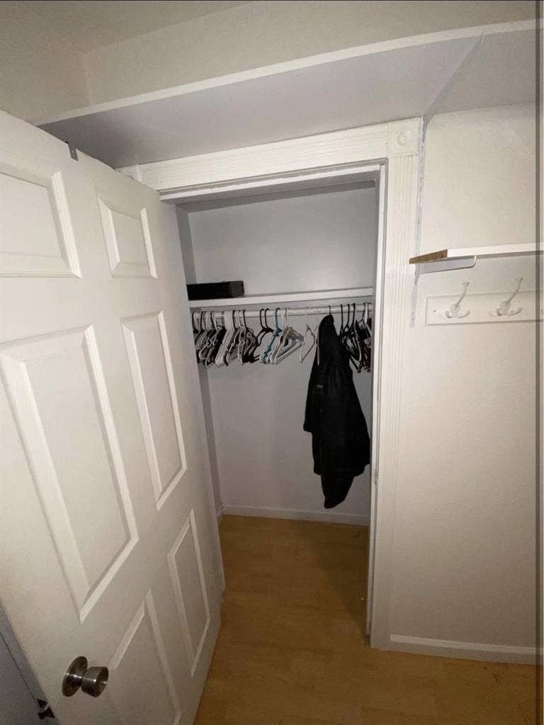 1 ROOM NEAR UWT 4BDRM UNIT