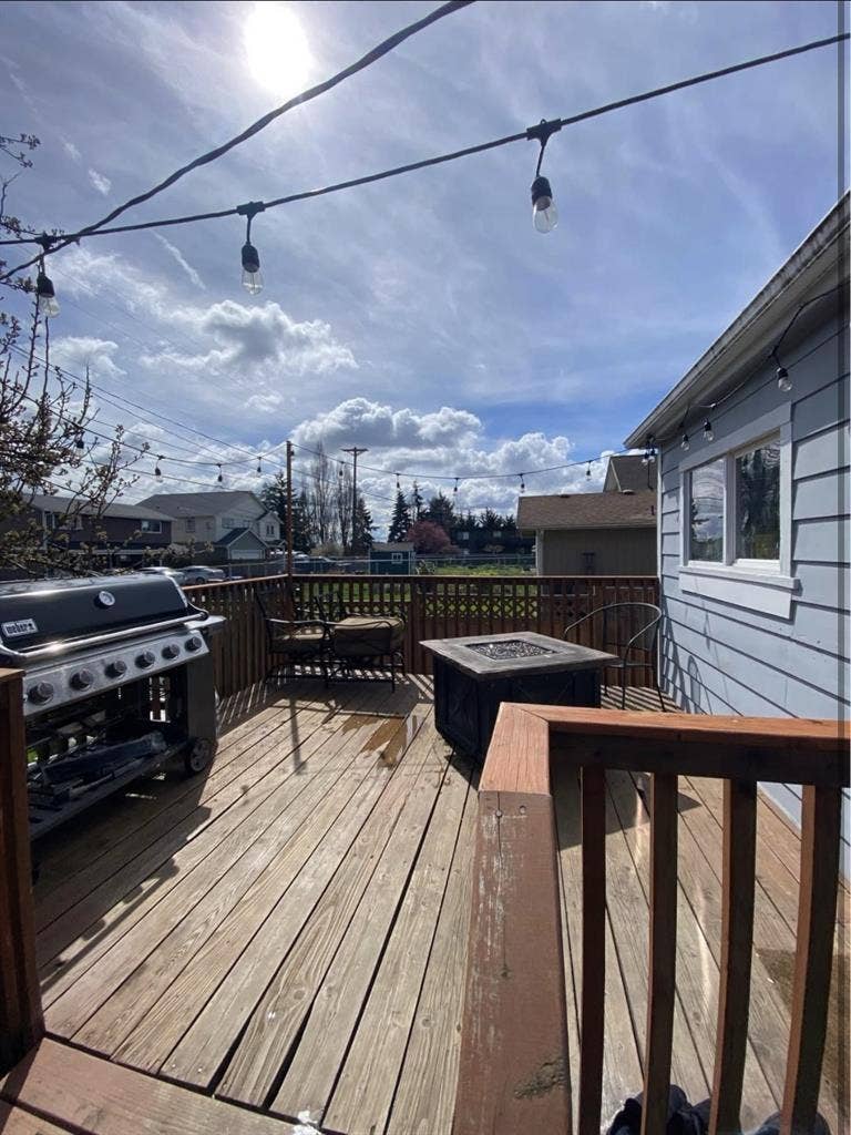 1 ROOM NEAR UWT 4BDRM UNIT
