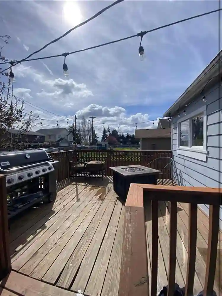 1 ROOM NEAR UWT 4BDRM UNIT