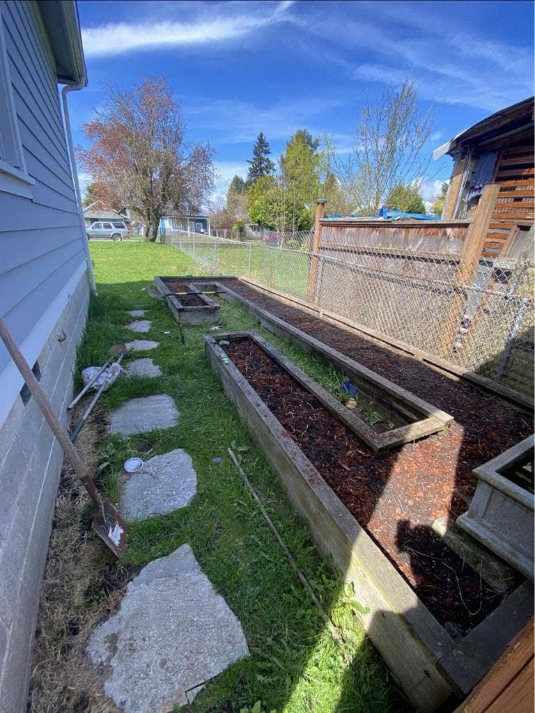 1 ROOM NEAR UWT 4BDRM UNIT